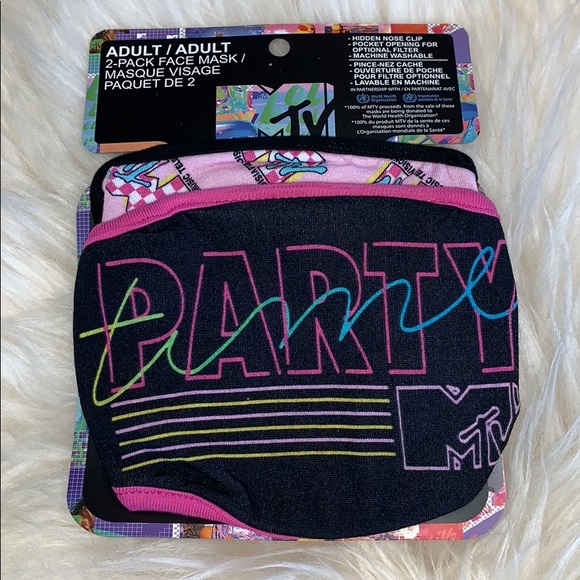 Set of 2 facemasks NIP - Picture 1 of 6